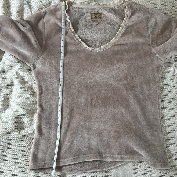 UGG Sweatshirt Large - Picture 7 of 7